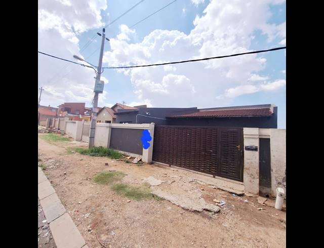 6 BEDROOM HOUSE FOR SALE IN RABIE RIDGE EXT 5